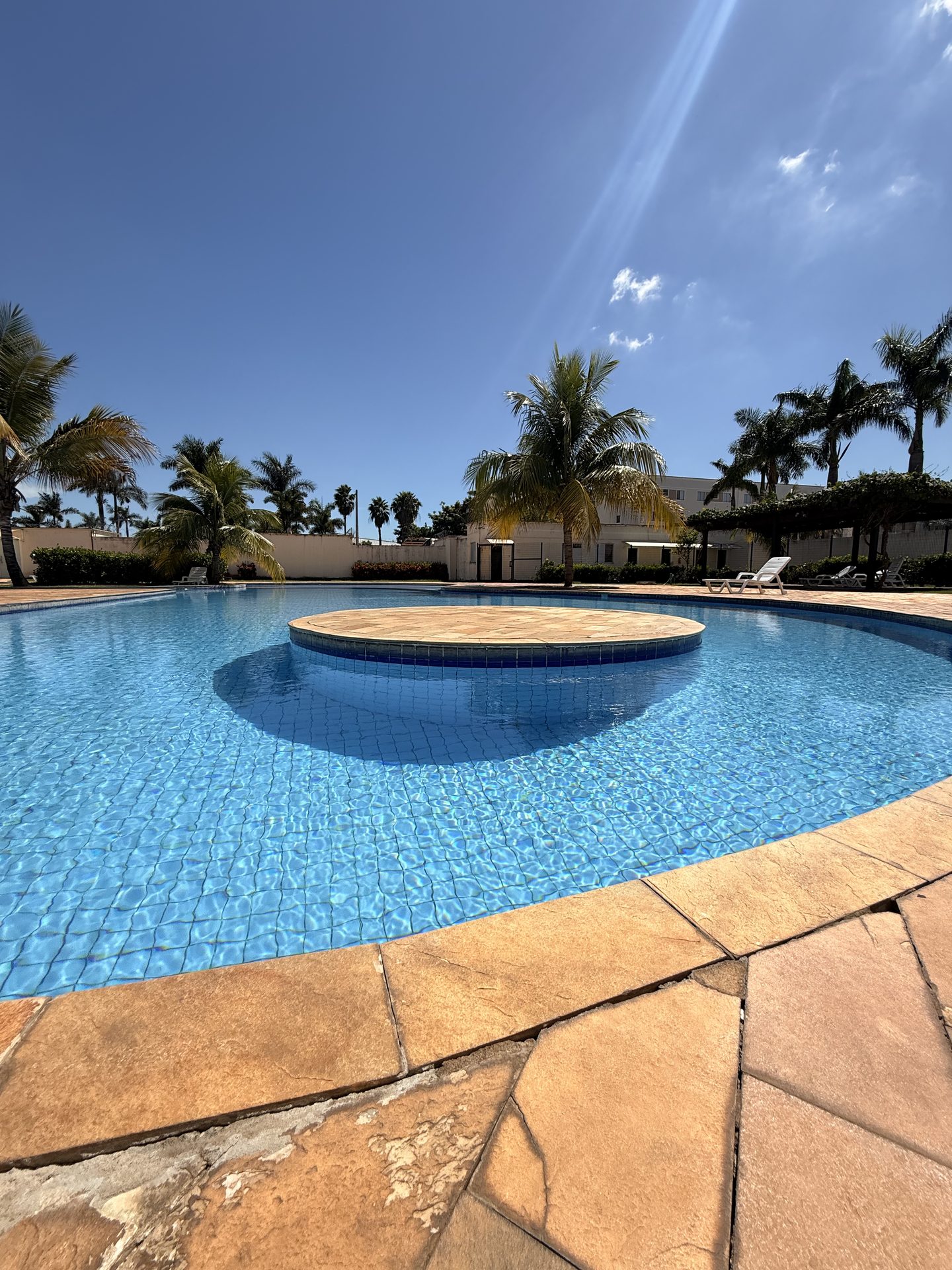 Piscina principal do condomínio